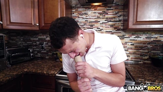 Victoria Cakes put her giant ass on Johnny Love's face