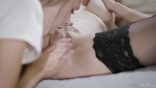 Sarah Vandella gets her trimmed pussy licked by Emma Hix