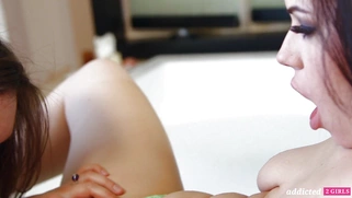 Sinn Sage is licking Belle Noire's pussy