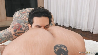 Fat mom Sofia Rose gets fucked by Small Hands doggystyle