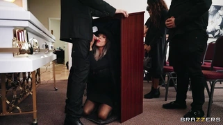 Sally D'Angelo is sucking Jimmy Michaels' cock