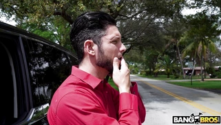 Busty mom Joslyn James takes the shower