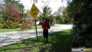 Busty mom Joslyn James takes the shower