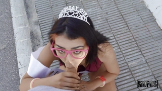 Kitty Love gives nice blowjob in POV