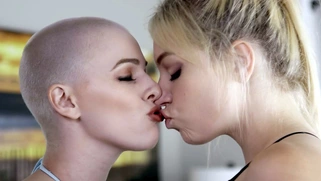 Riley Nixon and Giselle Palmer do fitness