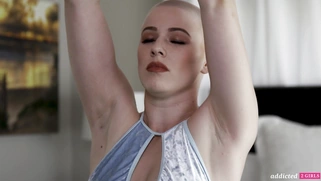 Riley Nixon and Giselle Palmer do fitness