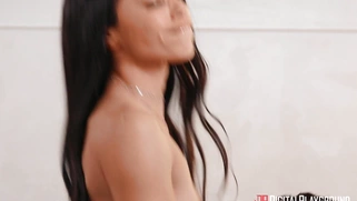 Alexis Tae shakes her ass on Dante Colle's dick