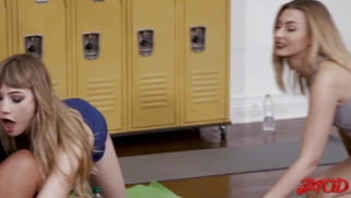 Jenna Sativa, Alexa Grace, Richelle Ryan and Ivy Wolfe do fitness