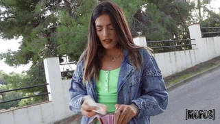 Penelope Cross gives nice blowjob in POV outdoors