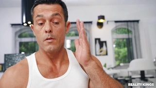 Lulu Love and Renato do yoga