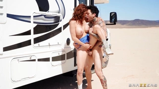 Alexis Fawx gets her trimmed pussy fucked by Small Hands standing