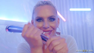 MILF Phoenix Marie is playing with the dildo