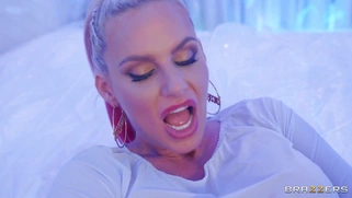 MILF Phoenix Marie is playing with the dildo