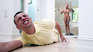 Blondie Bombshell caught Johnny Love spying on her
