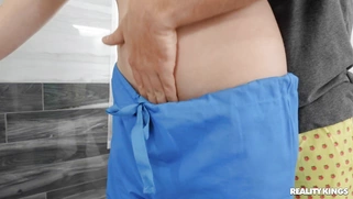 Alyx Star gets her pussy fucked by Kyle Mason standing