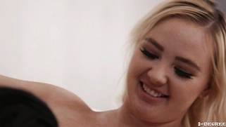 Paisley Porter enjoys getting her pussy licked by Jasmine Jae