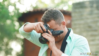 MILF Rachel Starr is posing outdoors