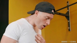 Antonella La Sirena and Zac Wild have fun in the gym