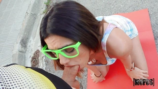 Penelope Cross gives nice blowjob