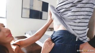 Rachel Starr gives nice blowjob to Alex Legend