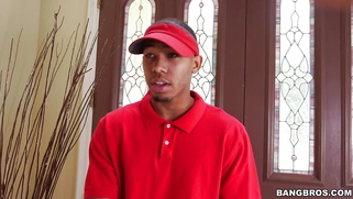 Joseline Kelly worshipped the pizza delivery guy's big black cock