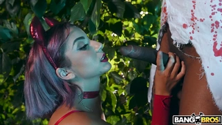 Roxie Sinner is sucking the enormous black dick outdoors