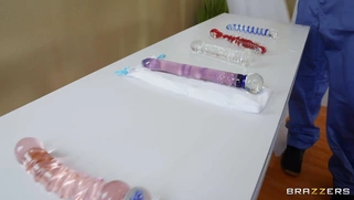 Eve Marlowe try different dildos