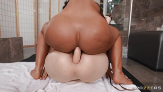 April Olsen and Erin Everheart are fucking the dildo