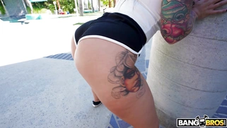 Payton Preslee shows off her amazing big ass outdoors