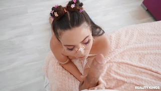 Ariana Van X gives nice blowjob to Potro De Bilbao