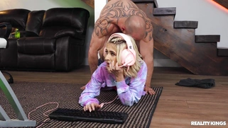 Jessie Saint gets her pussy fucked by Danny Steele from behind