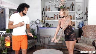 Lolly Dames gets her pussy licked by James Angel