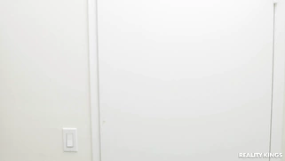 Ebony Daizy Cooper bounces her ass on the white dick