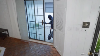 Ebony Nia Nacci is sucking Oliver Davis' white cock