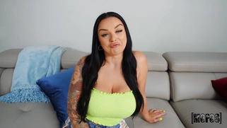 Payton Preslee gets her big tits worshipped by Jmac