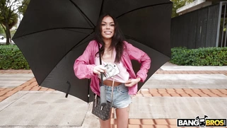 Sisi Pesos is getting picked up on the street