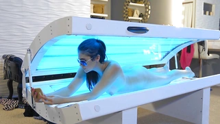Violet Starr masturbates in the tanning bed while taking selfies
