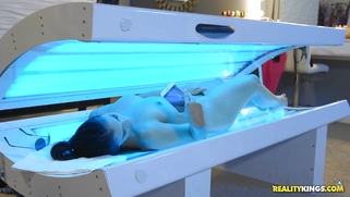 Violet Starr masturbates in the tanning bed while taking selfies
