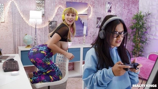 Streamer Angel Youngs plays with her pussy and shows off big tits