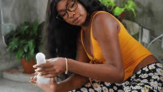 Amari Anne in glasses is sucking huge cock