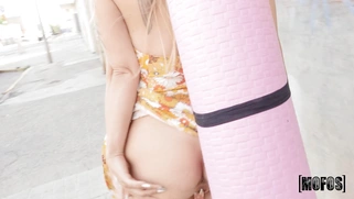 Lily Veroni gives nice blowjob in POV