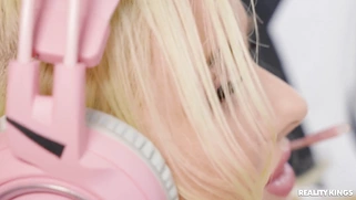 Aria Banks play video games and gets her pussy licked