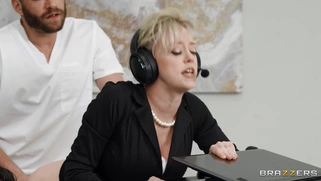 Blonde mom Dee Williams gets fucked standing