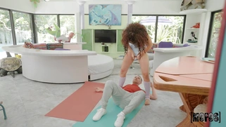 Willow Ryder gets her ass fucked standing