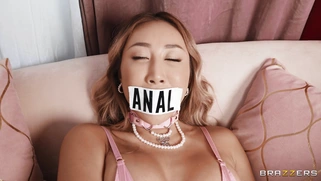 Asian Nicole Doshi is dildoing her asshole