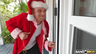 Roxie Sinner and Ashlyn Peaks play lesbo games