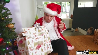 Roxie Sinner and Ashlyn Peaks play lesbo games