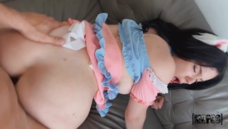 Sweetie Fox gets cumshot on her ass after pussy fucking