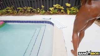 Sarai Minx shows off her amazing big natural tits poolside