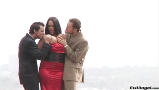 Carmella Bing does an amazing double blowjob